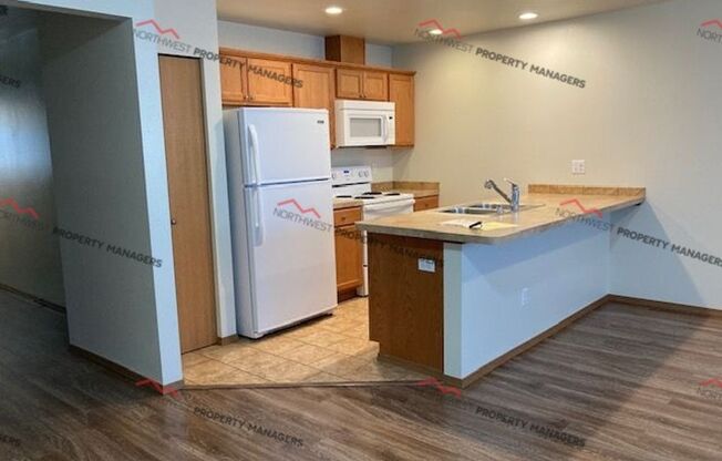 3 beds, 2.5 baths, 1,250 sqft, $1,800, Unit #50