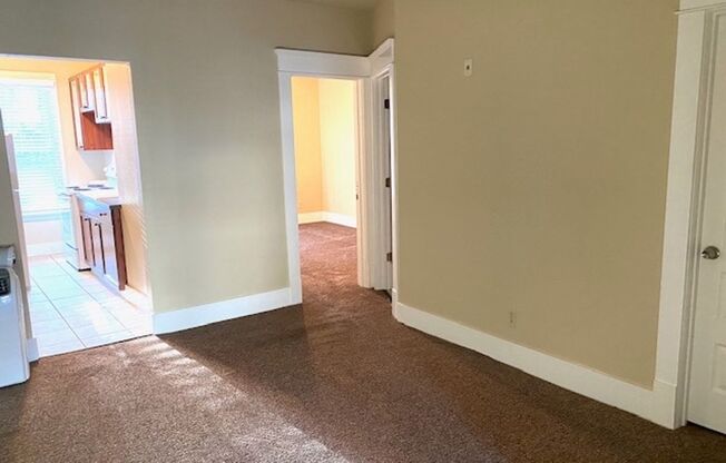 1 bed, 1 bath, 725 sqft, $1,000, Unit 826-A