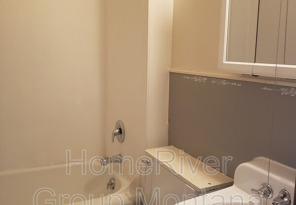221 W FRONT ST