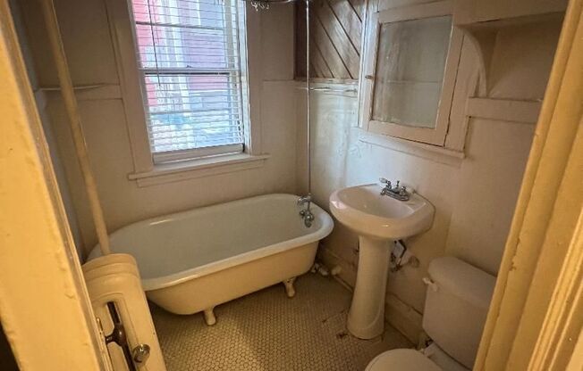 Studio, 1 bath, 366 sqft, $790, Unit 105