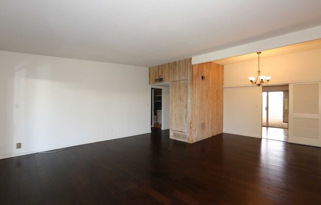 Wonderful, 2nd floor Condo Centrally Located in Phoenix. Available November 1st!!! Resort like living!!!