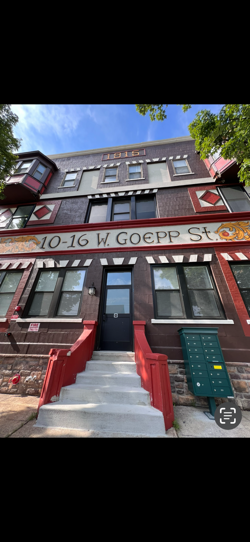 10 W Goepp Street