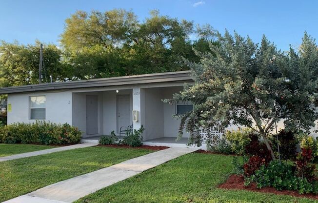 5814 Taylor St Hollywood, FL 33021