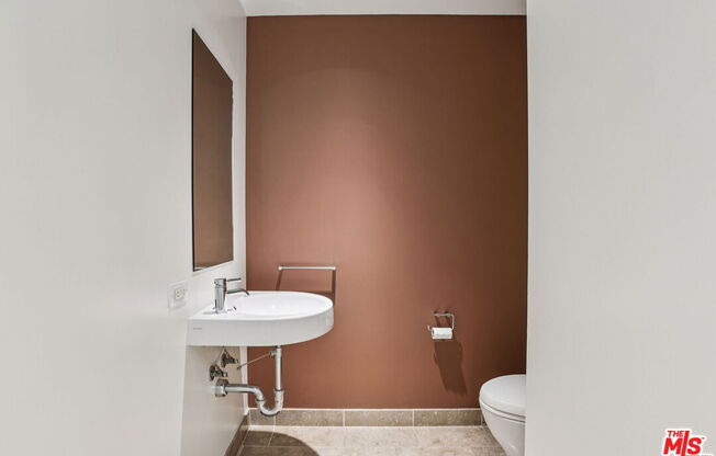 2 beds, 2.5 baths, 2,000 sqft, $7,995, Unit 5A