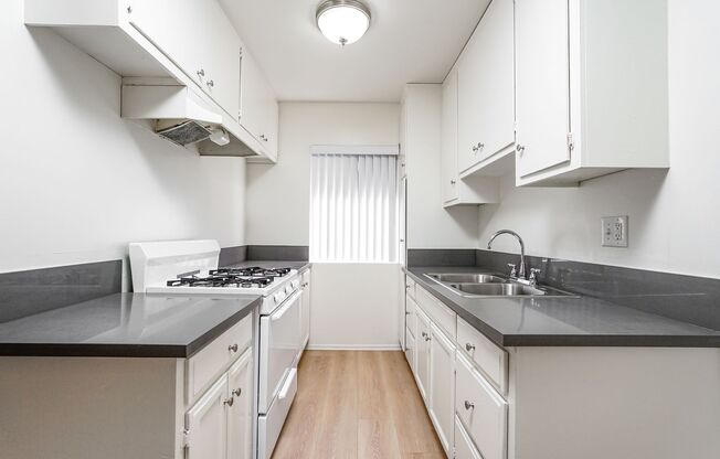 1 bed, 1 bath, $1,750, Unit 13