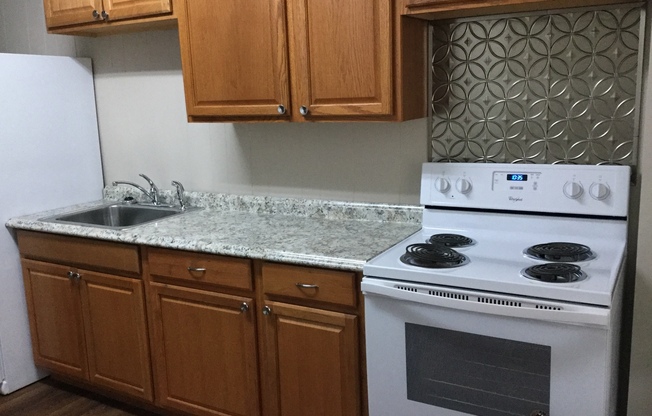 3 Bedroom, 2 1/2  Bathroom half duplex, $1100 mo - Available September