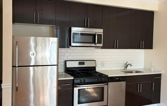 3 beds, 1 bath, 2,760 sqft, $3,500, Unit 1 floor