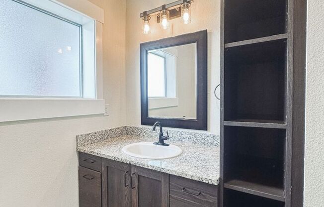 1 bed, 1 bath, 690 sqft, $1,200, Unit Cap6