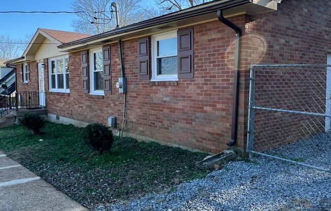 ON SPECIAL: All Brick, 3 Bedroom Ranch in Hendersonville minutes from the Cumberland River and Boat Launch!