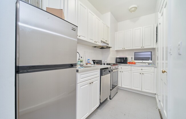 25 E 38 ST