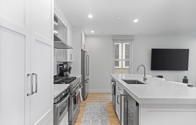 326 W BROADWAY