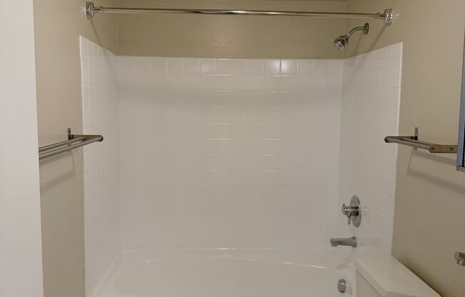 2 beds, 1 bath, 742 sqft, $1,750, Unit 202
