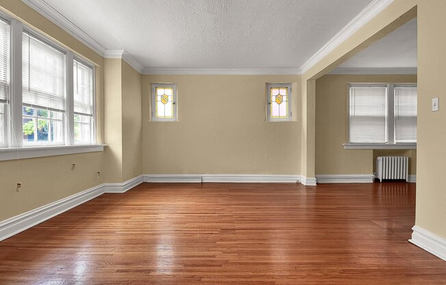 (858) 7225 Tulane Ave