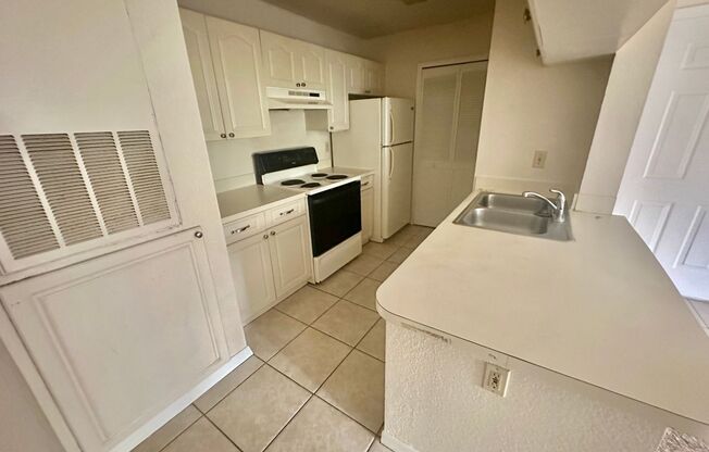 1 bed, 1 bath, 583 sqft, $1,295, Unit r2550n10305