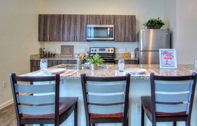 5 beds, 5 baths, 2,200 sqft, $799