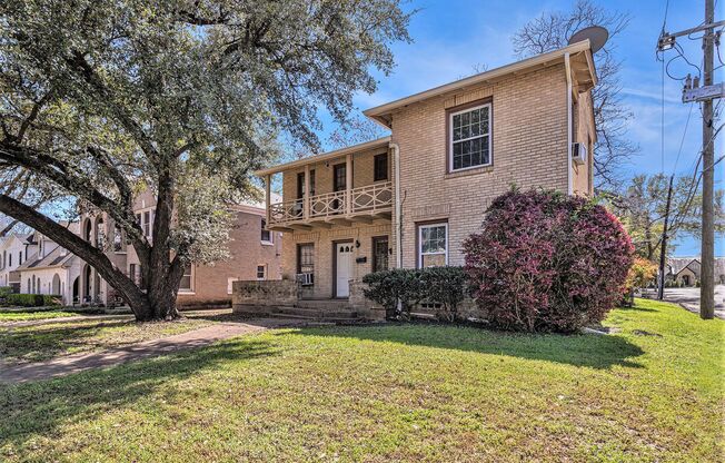 Beautifully Crafted 2 bedroom, 1 full bathroom, and 1/2 bath located in Dallas, Tx.