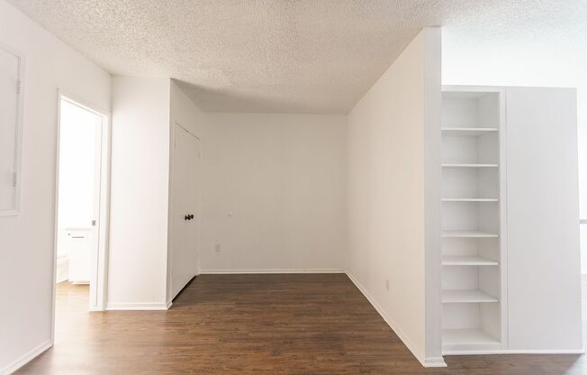 Studio, 1 bath, 500 sqft, $1,548, Unit 108