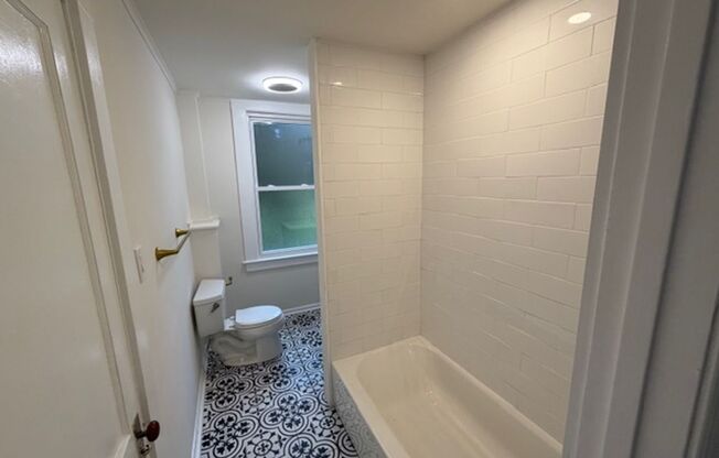 4 beds, 1 bath, 1,300 sqft, $3,500, Unit 473 Amity Rd