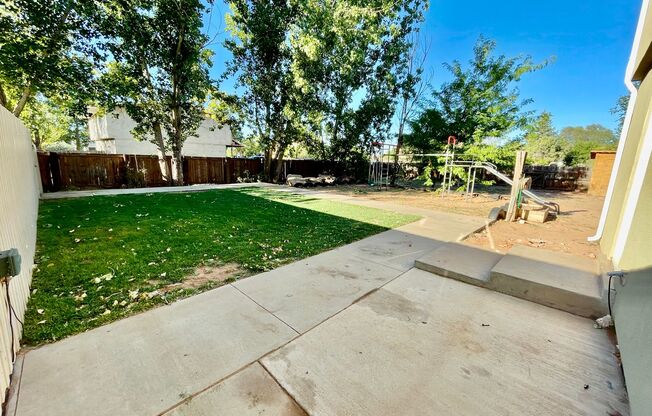 Affordable Pet-Friendly Three Bedroom Duplex in Hildale with HUGE yard.