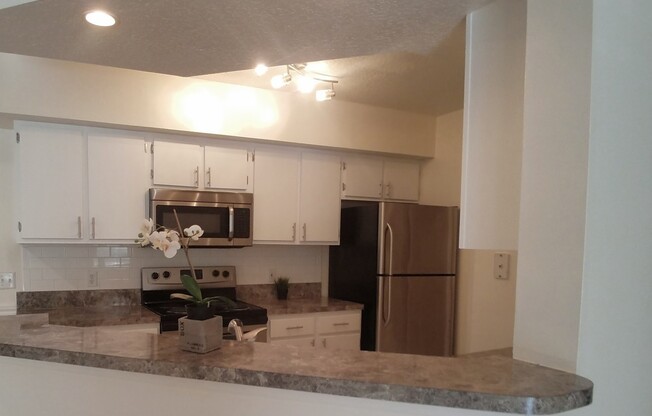 Beautiful 2/2 condo for rent next to Waterford Lakes Town Center and UCF