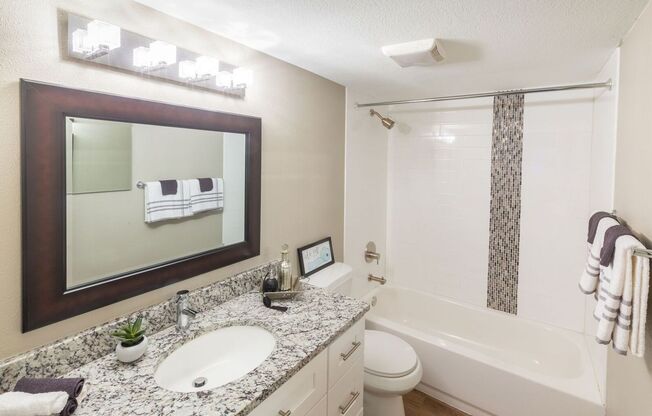 2 beds, 1 bath, 875 sqft, $1,633, Unit 205