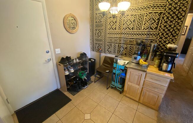 2 beds, 2 baths, $2,100, Unit # 7E