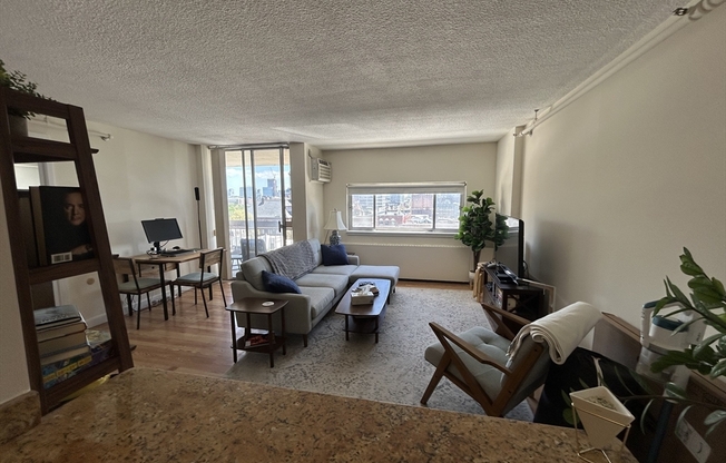 1 bed, 1.5 baths, 700 sqft, $3,600, Unit 810