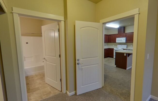 2 beds, 2 baths, 700 sqft, $1,800, Unit 207