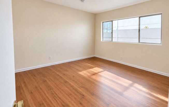 1942 Rodney Drive Los Angeles, CA 90027