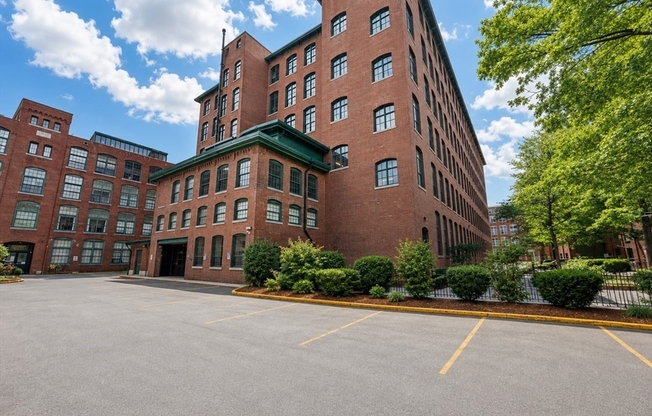 2 beds, 1.5 baths, 1,454 sqft, $2,300, Unit 204