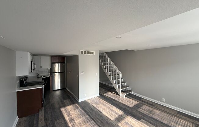 2 beds, 1.5 baths, $2,700, Unit 303