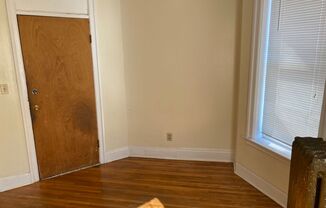 1 bed, 1 bath, $575, Unit 1117 H St - B4