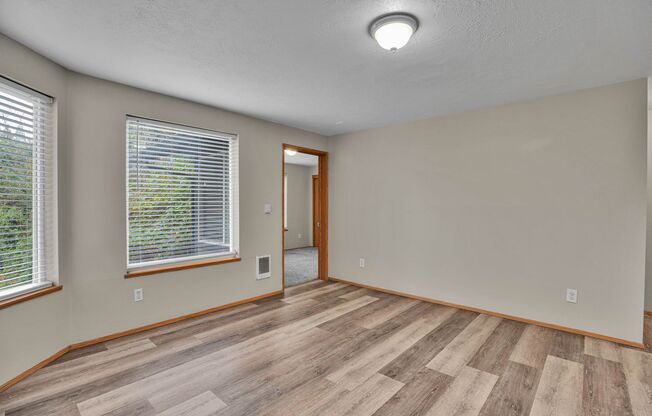 2 beds, 1 bath, 850 sqft, $1,395, Unit 340-43