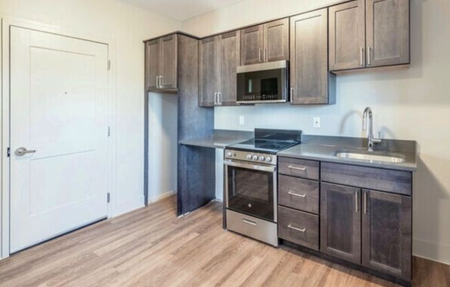 1 bed, 1 bath, 500 sqft, $1,800, Unit 002