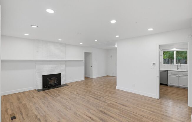 Updated 3Bed/2Bath w/ Bonus Room Plus Lake Oswego Schools!