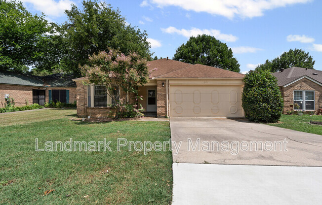 841 COUNTRY CLUB PL