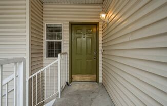 2 Bedroom Condo in Great HOA Community!!