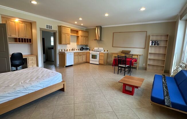 Furnished Studio READY NOW! electricity included!