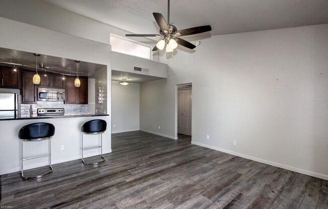 2 beds, 2 baths, $1,795, Unit UNIT 2007