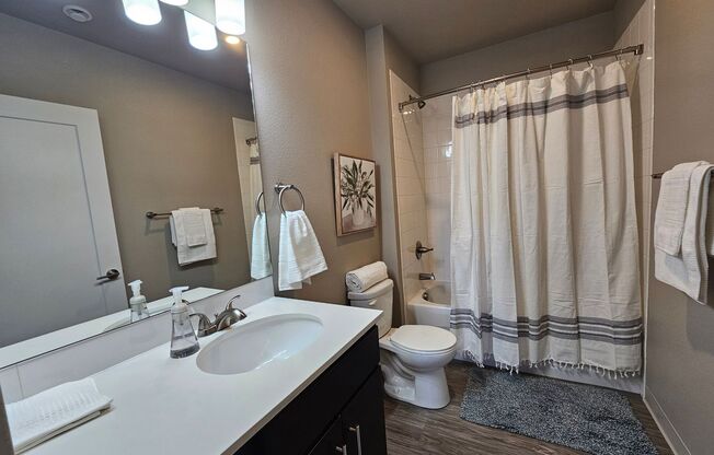 2 beds, 2 baths, 995 sqft, $2,700, Unit 305