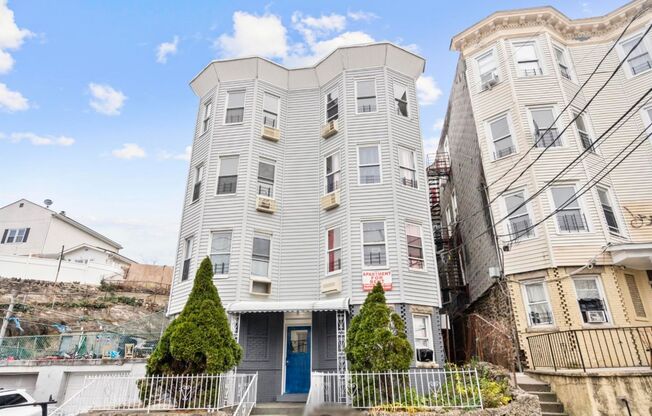 32 Van Cortland Park Avenue