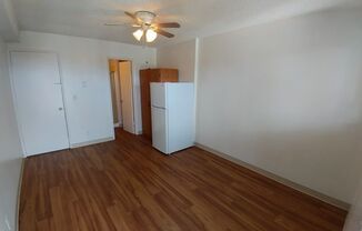 Studio, 1 bath, 300 sqft, $695, Unit 24