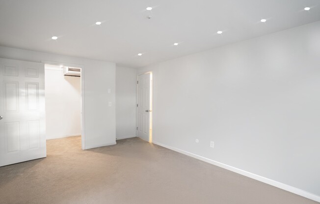 2 beds, 1 bath, 1,050 sqft, $2,700, Unit 6