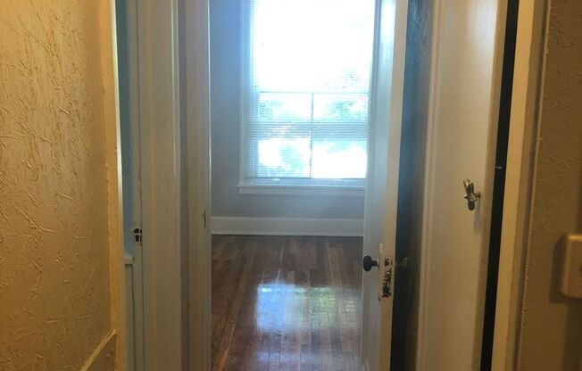 2 beds, 1 bath, 844 sqft, $1,350, Unit 4N