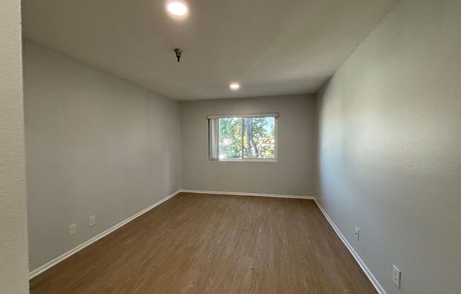 1 bed, 1 bath, 695 sqft, $2,148, Unit 210
