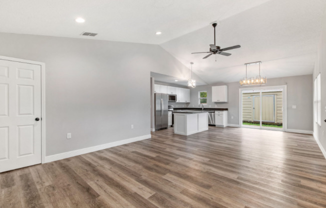 4577 2 AVE