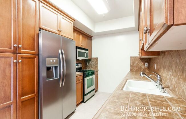 2334 S BENTLEY AVE