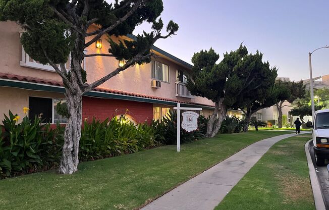 Stunning apartment in Great location! Gated & Covered Parking. Act now as units will go fast!