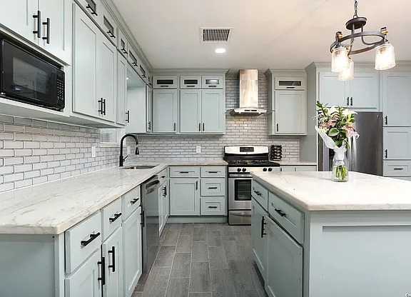 219 ROYAL DR
