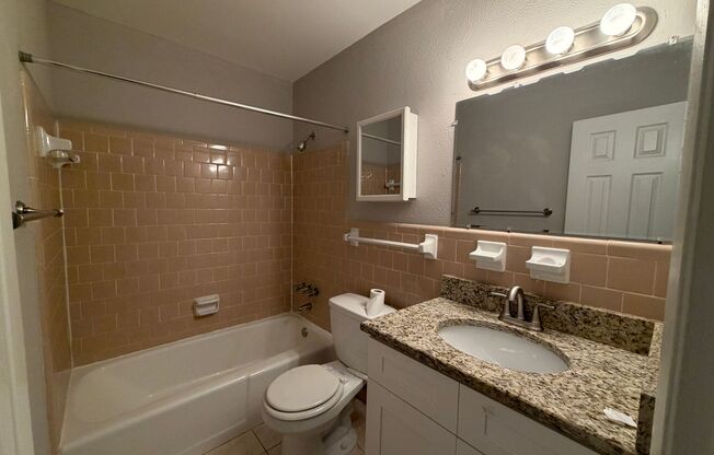 2 beds, 1 bath, 900 sqft, $2,299, Unit 202